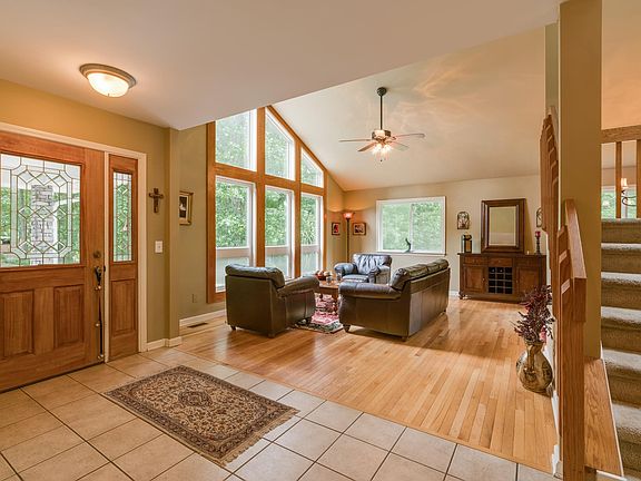 3rd image of 1154 Lakewood Dr