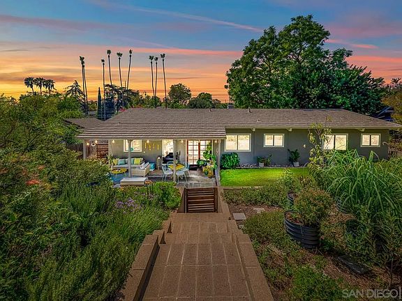 3rd image of 2208 Sunset Dr