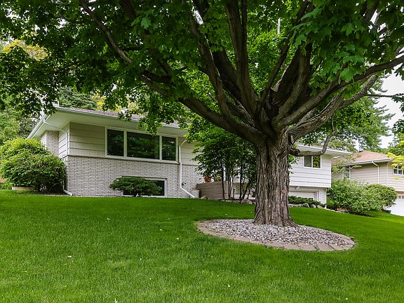 2nd image of 6804 Hillside Ln