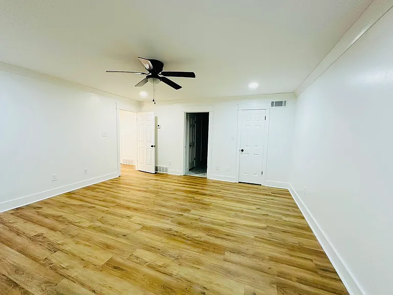 3020 Laurinburg Cir — Photo 18