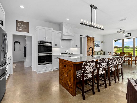 4th image of 282 Heritage Way