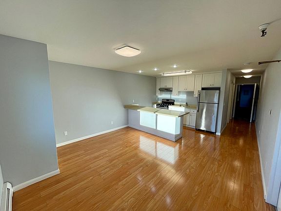 2nd image of 1525 Larkin St APT 7B
