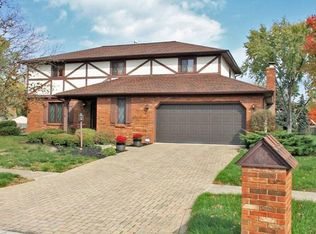1826 Stemwood Dr, Columbus, OH 43228
