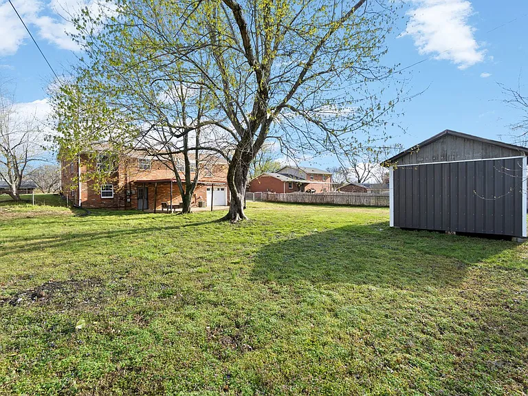 110 Rainbow St — Photo 32
