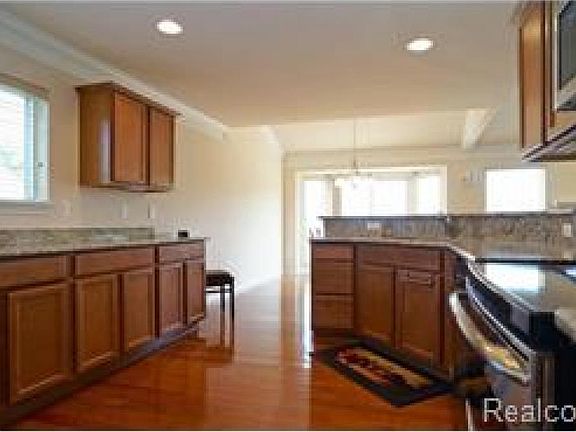 5th image of 40497 Lenox Park Dr #3
