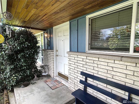 2nd image of 924 21st St SE