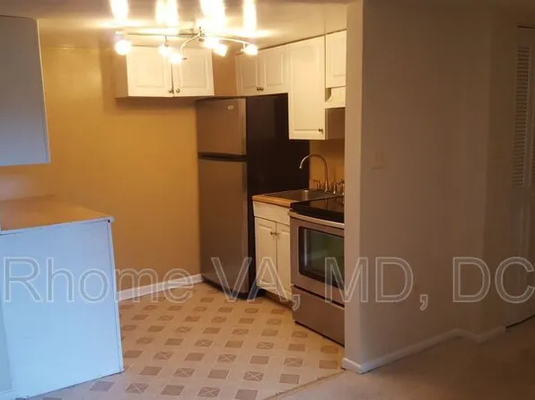 3210 S 28th St APT 103, Alexandria, VA 22302