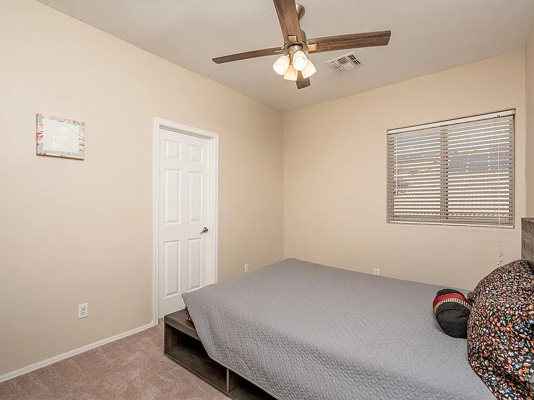 4506 E Robin Ln — Photo 16