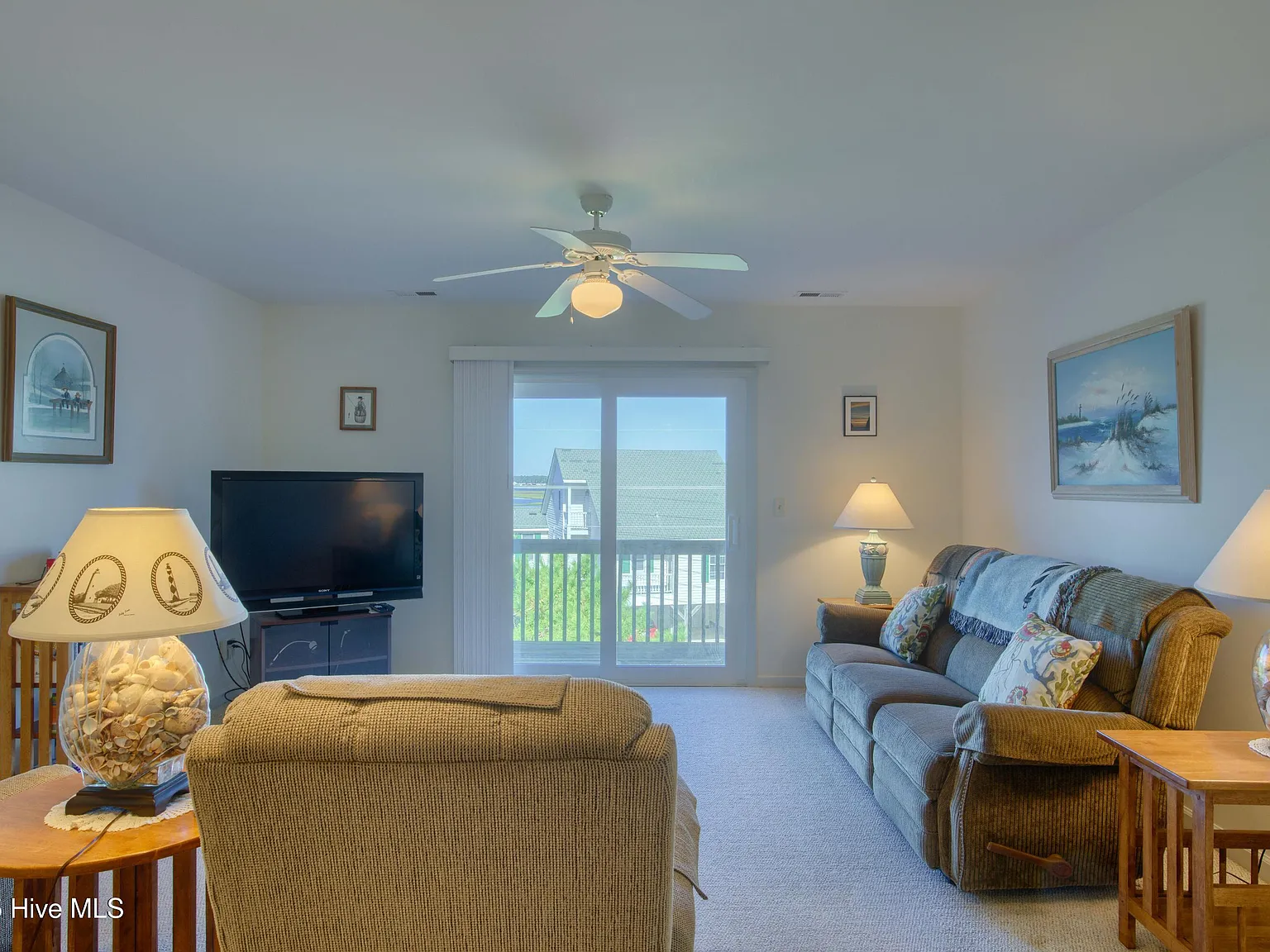 3 bed, 3.0 bath, $2,300 — Photo 2