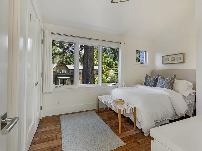 18 Redwood Dr — Photo 11