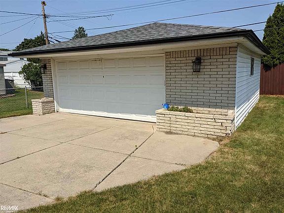 3rd image of 3267 Dawson Dr