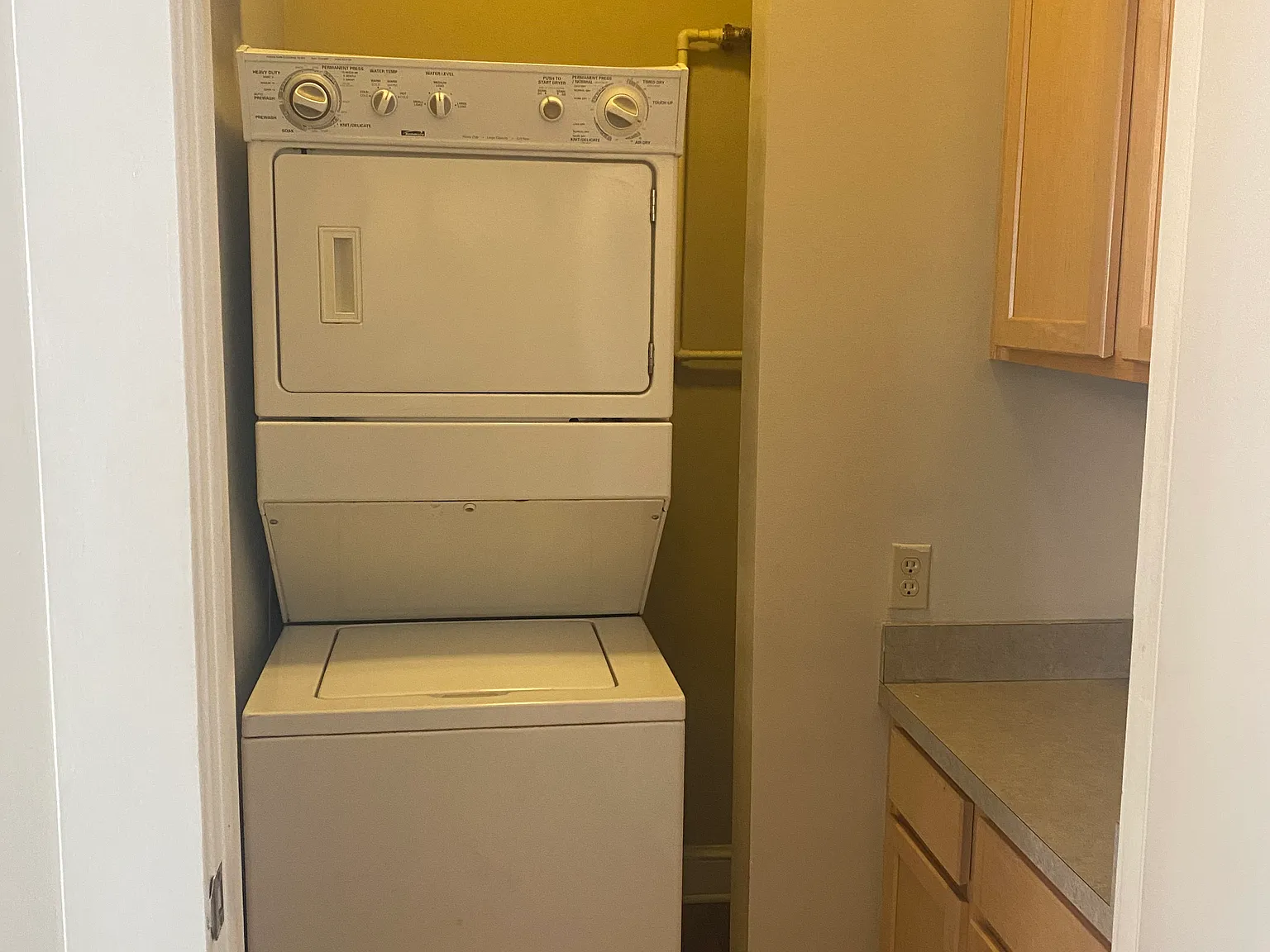 1 bed, 746 sqft, $1,350 — Photo 3