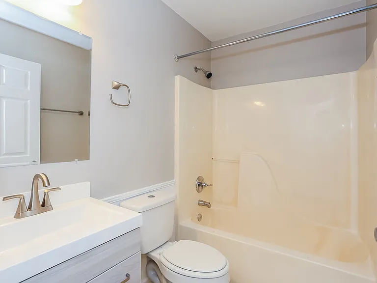 8241 Dover Cliff Ct — Photo 15
