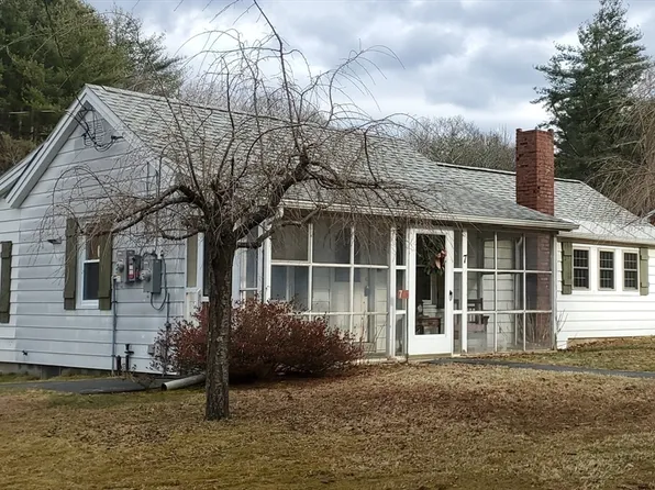 7 Strong Rd, Southampton, MA 01073