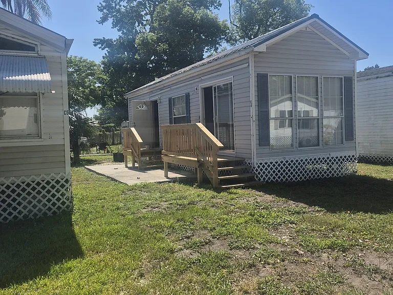 5318 Edgewater Dr — Photo 2