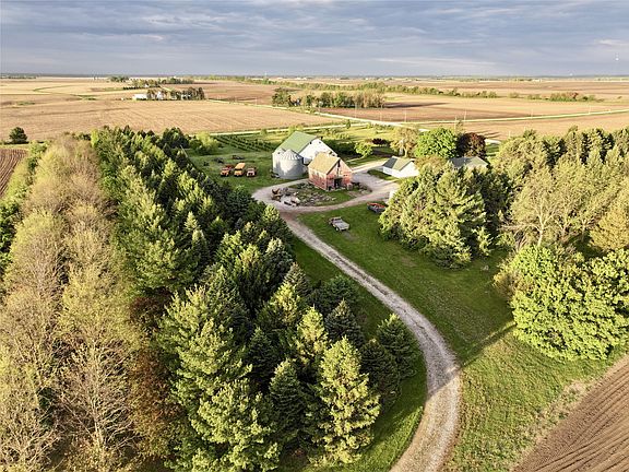 3rd image of 1740 Utopia Ave