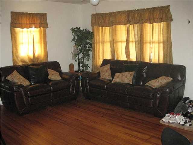 2nd image of 971 Thomas Ave