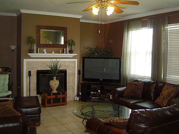 3rd image of 6710 Old Oaks Blvd