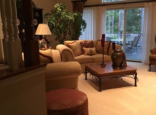 222 Kirksway Ln, Lake Orion, MI 48362