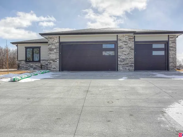 28019 W Valley St, Valley, NE 68064