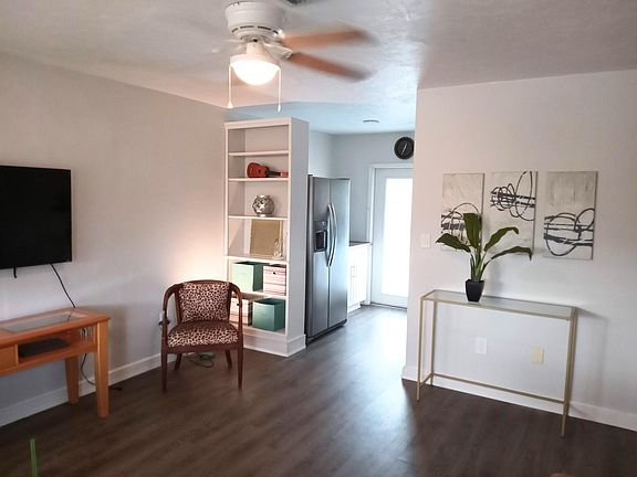 5th image of 949 Gregory St E
