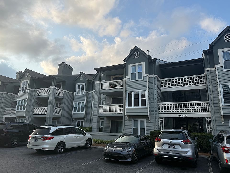 1st image of 237 Hillsboro Pl