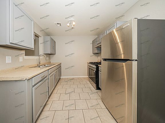 5th image of 628 SE 13th St