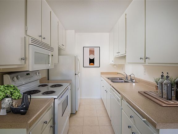 4th image of 1855 Diamond St Unit 232