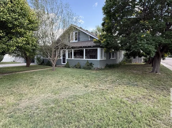 101 S 1st St, Leoti, KS 67861