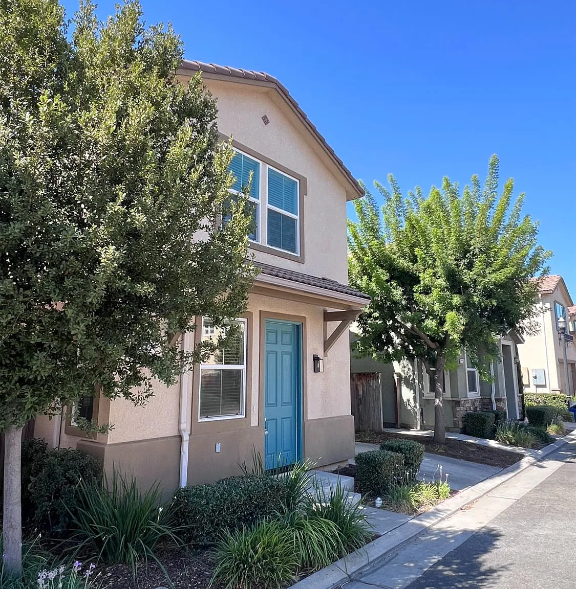 3 bed, 1203 sqft, $2,200 — Photo 3
