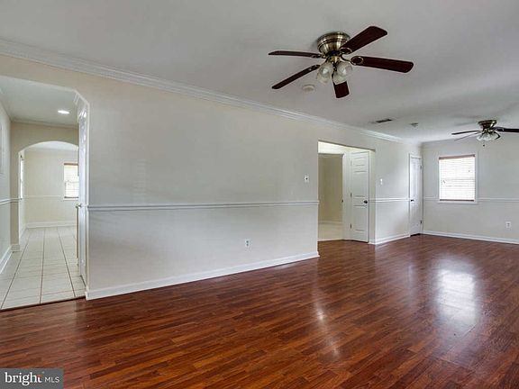 3rd image of 104 Sheldon St