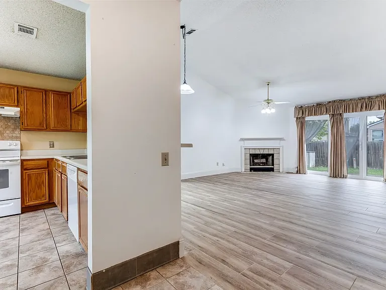 4617 Feathercrest Dr — Photo 11