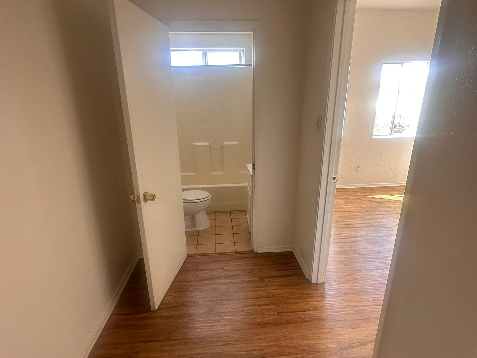 2 bed, 700 sqft, $2,200 — Photo 2