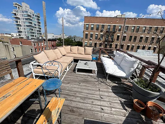 Rented by Delmark Realty LLC | media 38