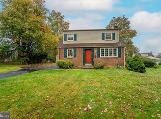 621 Delft Ln, Hatboro, PA 19040