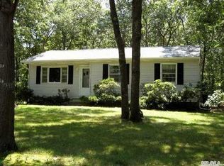 13 Wild Cherry Ln, East Quogue, NY 11942