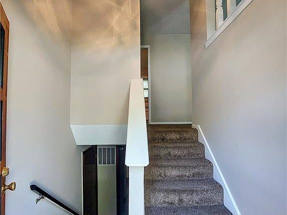 4th image of 1020 Essex St