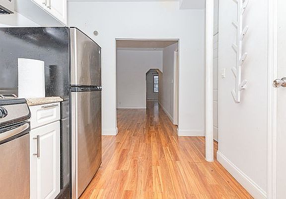 4th image of 293 Wyckoff Ave #2