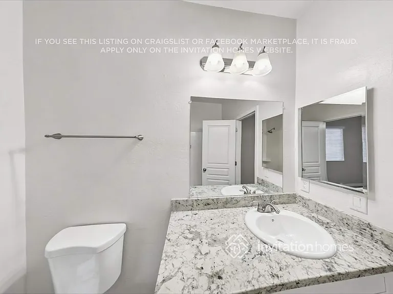 327 S Travis — Photo 18