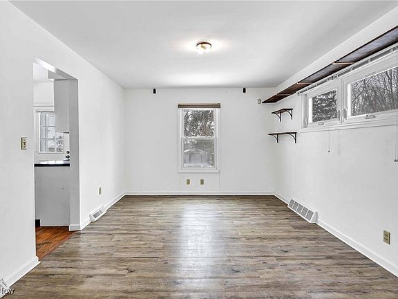 3rd image of 13011 West Ave