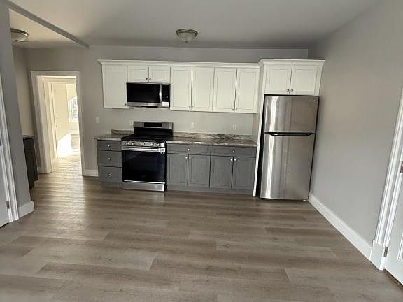 2nd image of 72 Belmont St Floor 3