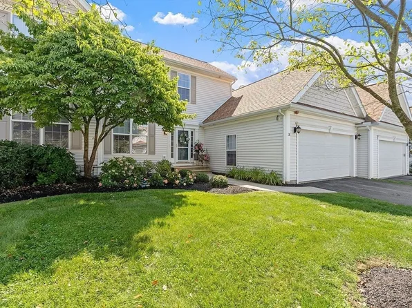 28 Brook Ln Unit 28, Berlin, MA 01503