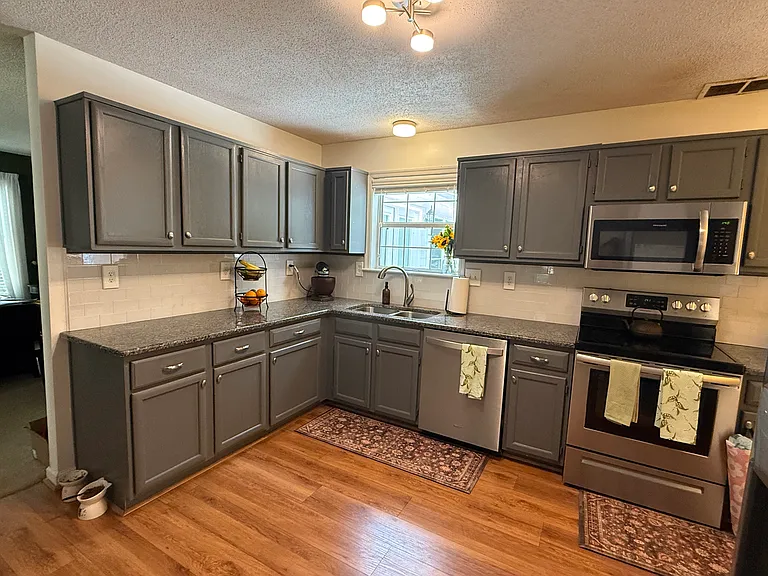 3355 Holly Woods Ct — Photo 4
