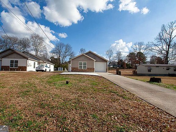 3rd image of 511 Circle Dr