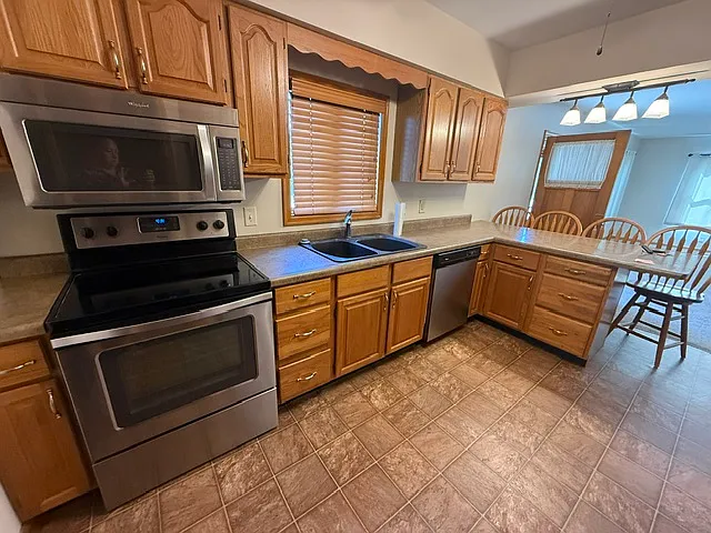 205 W Clay St — Photo 5