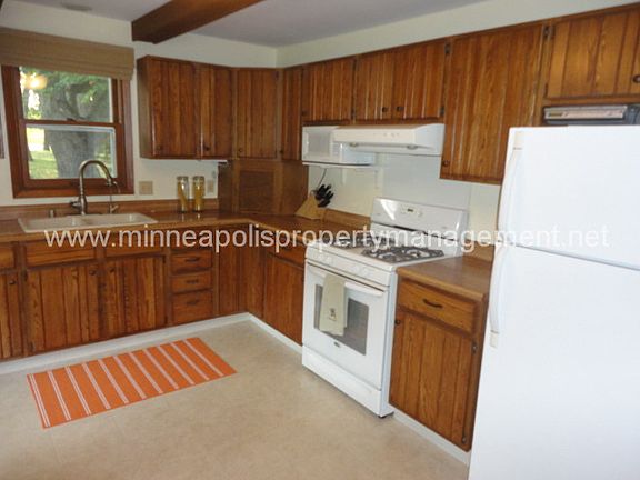 3rd image of 1434 County Road East W