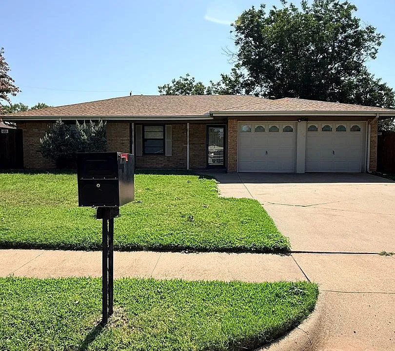 1039 Harris Ln