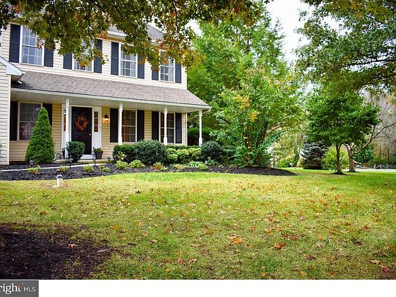 3rd image of 125 Stonebridge Ln