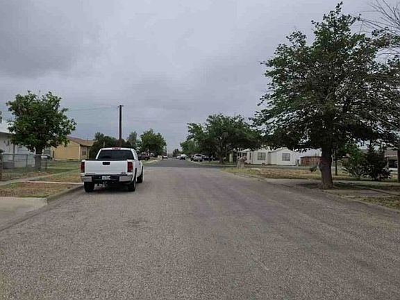 Exterior Neighborhood (street photo)