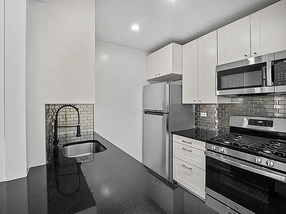 4th image of 597 Grand Ave #K